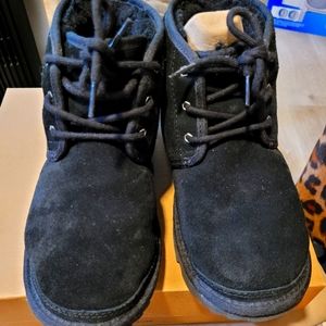 Uggs Neumel 2 Black with box. Big kids size 5. Women 7. good condition.